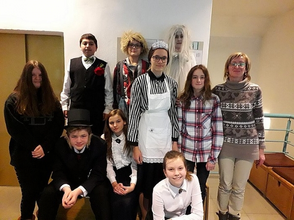 Angličtinári zo ZŠ Komenského v Revúcej v celoslovenskej súťaži Jazykový kvet 2018 postúpili do finále