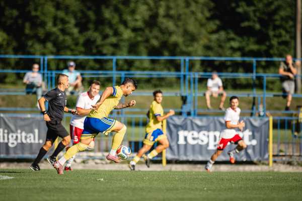 Zo sobotného futbalu MFK Rožňava - PWG Sokol Ľubotice 0:5.