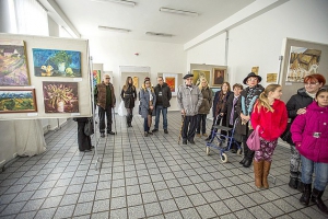 Výstava členov výtvarného klubu Plánka pod názvom Plánka v Advente potrvá do Vianoc