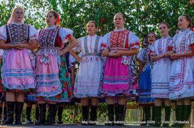 Večer folklóru vo Vlachove prostredníctvom fotografií Petra Pobočeka