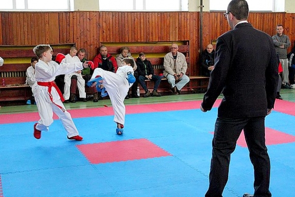 Ôsmy ročník Vianočného turnaja priniesol víťazstvo Karate klubu Revúca