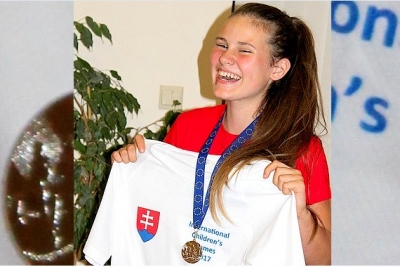 Medzinárodných atletických pretekov v Lowiczi v Poľsku sa zúčastnila aj revúcka atlétka Nina Natália Vavreková (roč. narodenia 2005) v hode kriketovou loptičkou. V konkurencii pretekárok zo 6 krajín - Poľska, Maďarska, Estónska, Lotyšska, Litvy a Slovenska zabojovala a získala striebornú medailu v osobnom rekorde 49 m.