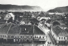 Fotografia starej Rožňavy s južnou časťou Námestia baníkov a s pohľadom na Šafárikovu ulicu a okolie.