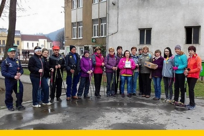Aktívni seniori Dobšinej sa zúčastnili športovej akcie „NARCISOVÝ NORDIC WALKING“