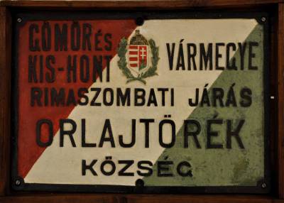 Prícestnú tabuľu označujúcu názov obce Malé Teriakovce (Orlajtörék) vybrali za predmet mesiaca