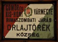 Prícestnú tabuľu označujúcu názov obce Malé Teriakovce (Orlajtörék) vybrali za predmet mesiaca