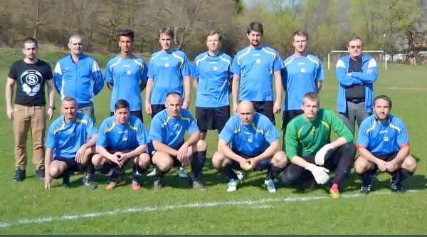 Ešte jeden obrázok bývalých futbalistov Revúčky.
