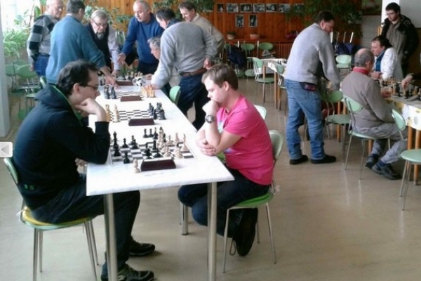 Gemerská šachová liga v desiatom ročníku má po troch kolách na čele Gemerskú Polomu a Revúcu
