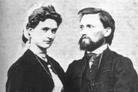PhDr. Ivan Branislav Zoch, zakladateľ prvého ochotníckeho divadelného súboru v Revúcej, s prvou manželkou Karolínou Drahotínou Štefančokovou, členkou jeho ochotníckeho divadelného súboru.