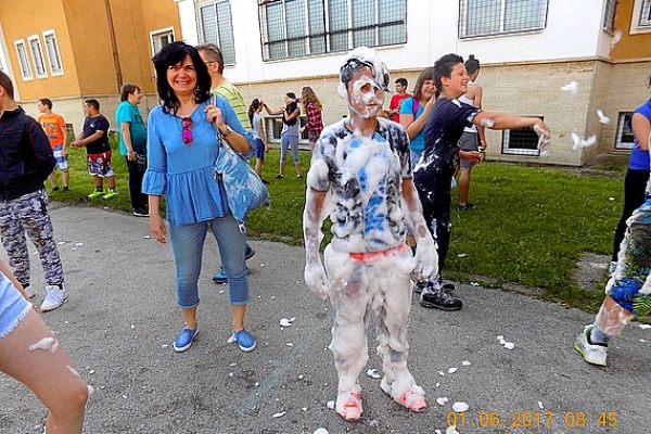 Deti spozorovali na chodbe školy v Lubeníku zadymenie, ktoré ohlásili riaditeľovi