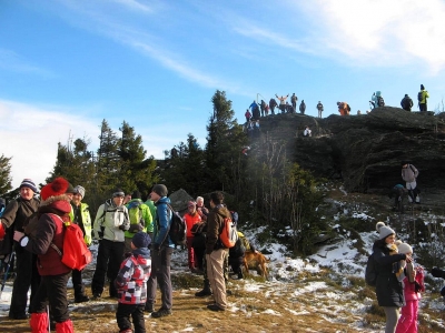 Skalisko na hôľnatom vrchole Volovca v novom roku privítalo 800 turistov
