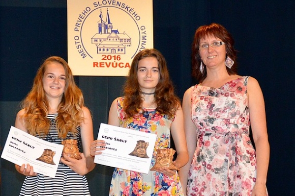 Dve žiačky s Cenou školy a 111 žiakov na konci školského roka dostalo pochvalu od riaditeľky našej školy