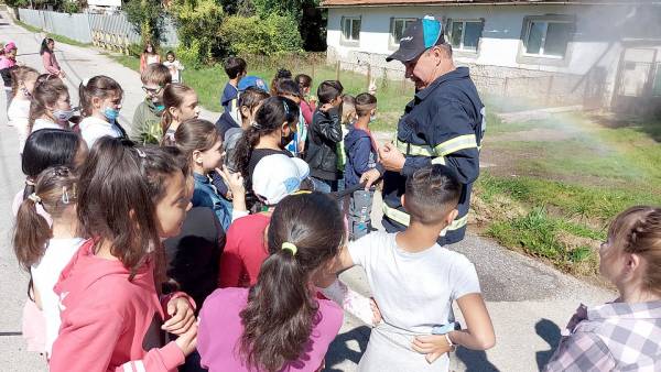 Na jelšavskú hasičskú zbrojnicu zavítali školáci