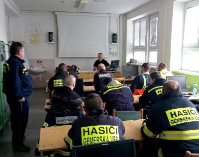 Dobrovoľní hasiči z Jelšavy a Gemerskej Vsi využili ponuku Hlavnej banskej správy Prievidza na školenie