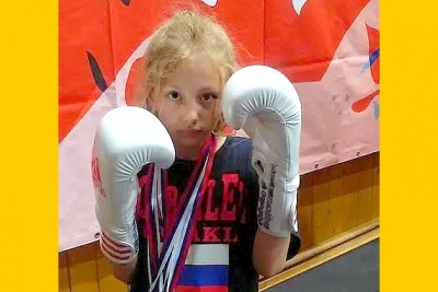 Deväťročná Alžbetka Teličáková z Revúcej získala prvý titul Majsterky Slovenska v kickboxe