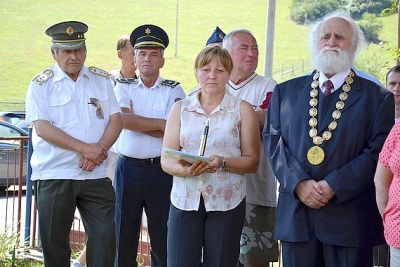 Urna s prsťou zeme z koncentračného tábora Flossenburg si našla pietne miesto v Čiernom Potoku