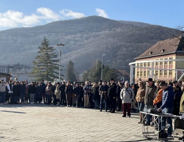 PRIPOMENULI 78. VÝROČIE OSLOBODENIA MESTA REVÚCA