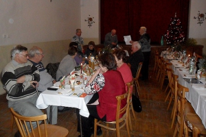 Novozniknutá organizácia JDS v Honciach pripravila posedenie pod jedličkou