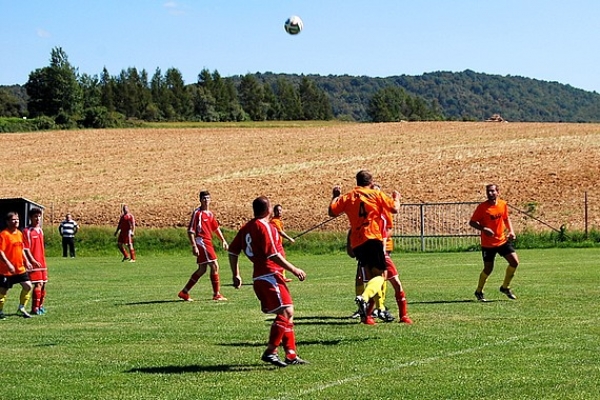 Záber Ladislava Székelya z majstrovského futbalu I. triedy 4. kolo: Gemtex Rudná - OTJ Honce 4:1 (1:1).