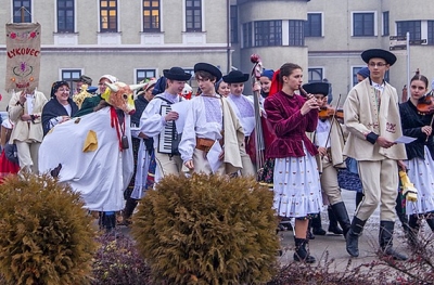 Revúcke masky sa vo fašiangovom sprievode nedali ani tento rok zahanbiť