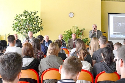 Beseda žiakov s protifašistickými bojovníkmi