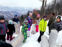 Žiaci ZŠ Jana Amosa Komenského sa starajú o zvieratká aj v zime
