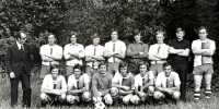 Futbalisti Baníka Rožňavské Bystré v roku 1977: Horný rad zľava: tréner Imrich Kurian, Stanislav Tomko, Vladimír Nagy, Jaroslav Gonos, Ondrej Belák, Július Ujházy, Ján Gajdoš, Július Molnár, Ján Tomko Dolný rad zľava: Ján Uhrin, Ladislav Fabian, Milan Dávid, Peter Urban, Milan Padlák, Jaroslav Urban