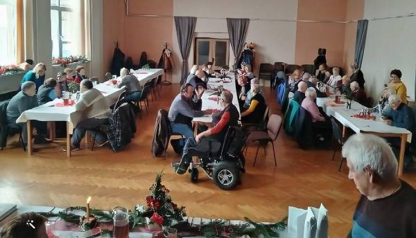 Spolupatričnosť k Vianociam každoročne preukazujú aj seniori z Revúckej Lehoty