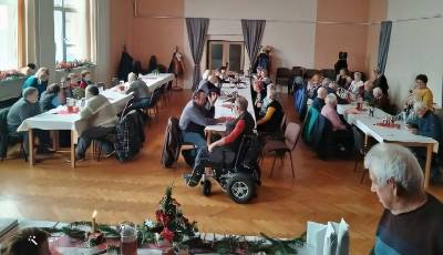 Spolupatričnosť k Vianociam každoročne preukazujú aj seniori z Revúckej Lehoty