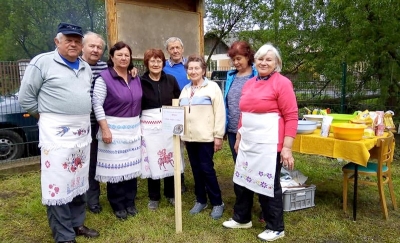 Seniori z horného Gemera vo Vyšnej Slanej súťažili vo varení bryndzových halušiek