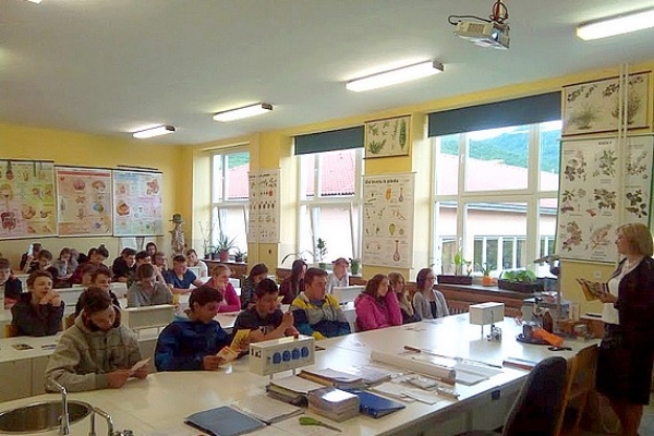 Junior Achievement Slovensko a žiaci ZŠ Ivana Branislava Zocha v Revúcej