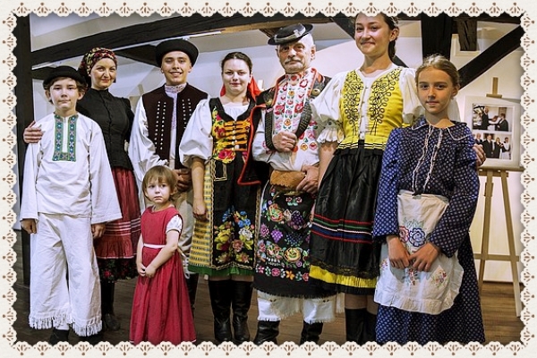 VyKroj sa s „Hraškou“ (Mgr. Petra Oravcová) v Muránsko-zdychavskom kroji