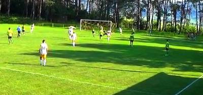 Situácia z majstrovského futbalu IV. ligy JUH Krásnohorské Podhradie - Čaňa 0:1 ktorá znamenala gól hostí.