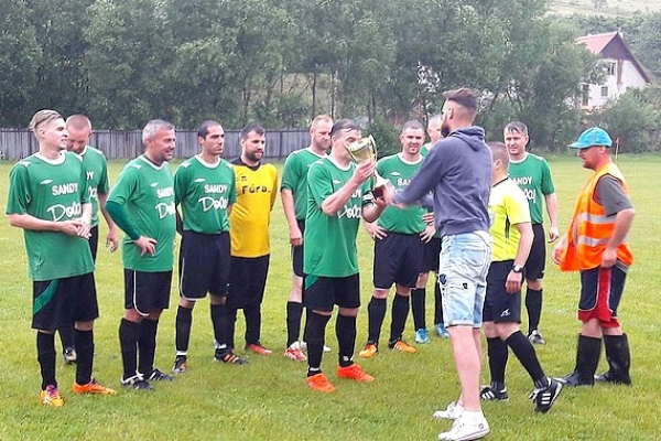 S pohárom pre víťaza futbalového majstrovstva II. triedy prišiel sekretár ObFZ Rožňava Ladislav Dávid za futbalistami FK Baník Štítnik na ich posledný zápas v súťaži do Pače, kde sa 10. júna 2017 uskutočnila dohrávka 15. kola ročníka 2016/2017. Ukončili tak slávnostne svoje ročné pôsobenie v spomínanej súťaži.